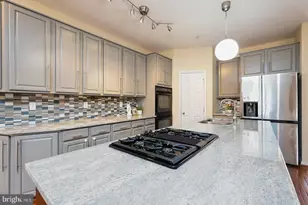 22 Waddington Ct, Rockville, MD 20850 - Photo 12