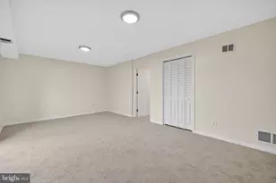 9250 Three Oaks Dr, Silver Spring, MD 20901 - Photo 32