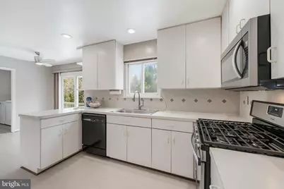 11433 Beechgrove Lane, Potomac, MD 20854 - Photo 12