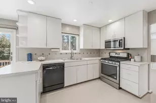 11433 Beechgrove Ln, Potomac, MD 20854 - Photo 14