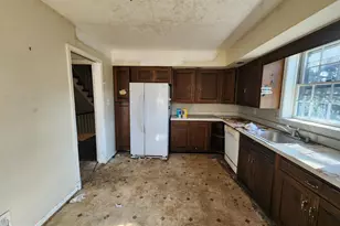 10923 Wickshire Way, Rockville, MD 20852 - Photo 6