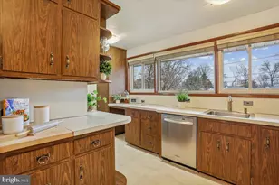 6017 Cheshire Dr, Bethesda, MD 20814 - Photo 10