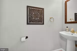 7810 Heritage Farm Dr, Gaithersburg, MD 20886 - Photo 14