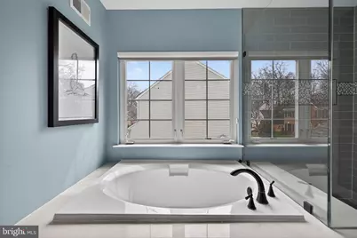 7810 Heritage Farm Drive, Gaithersburg, MD 20886 - Photo 20