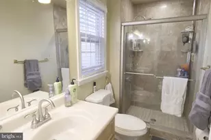 10277 Gainsborough Rd, Potomac, MD 20854 - Photo 22