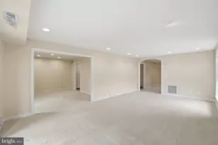 11400 Strand Dr, Rockville, MD 20852 - Photo 14