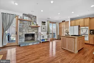 105 Crofton Hill Ln, Rockville, MD 20850 - Photo 14