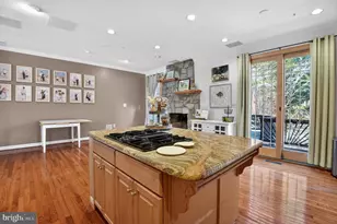 105 Crofton Hill Ln, Rockville, MD 20850 - Photo 18