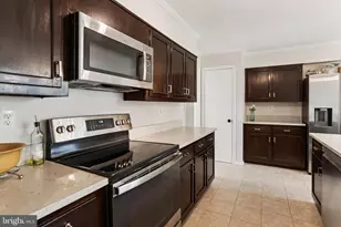 10233 Gainsborough, Potomac, MD 20854 - Photo 10