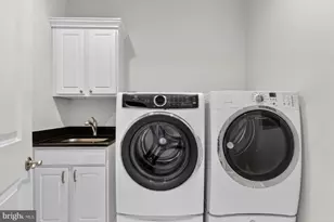 9304 Ewing Dr, Bethesda, MD 20817 - Photo 32