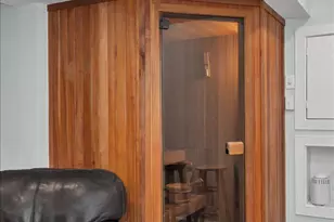 10101 Lloyd Rd, Potomac, MD 20854 - Photo 36