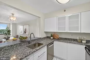 10101 Grosvenor Pl, Rockville, MD 20852 - Photo 2