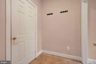 10713 Cloverbrooke Dr, Potomac, MD 20854 - Photo 18