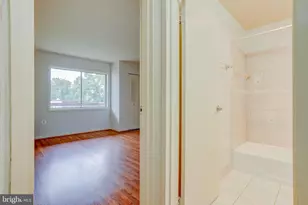 7400 Lakeview Dr, Bethesda, MD 20817 - Photo 16