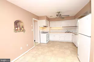 13404 Dowlais Dr, Rockville, MD 20853 - Photo 10