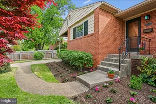 9909 Ashburton Ln, Bethesda, MD 20817 - Photo 2