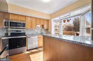 7857 Heatherton Ln, Rockville, MD 20854 - Photo 6