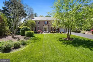 10 Meyer Point Ct, Potomac, MD 20854 - Photo 2