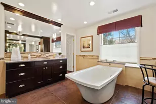 10 Meyer Point Ct, Potomac, MD 20854 - Photo 36