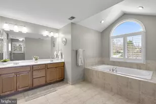 10421 Windsor View Dr, Potomac, MD 20854 - Photo 30