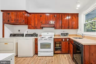 10701 Shelley Ct, Garrett Park, MD 20896 - Photo 8