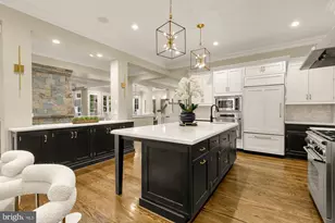 8819 Chalon Dr, Bethesda, MD 20817 - Photo 12