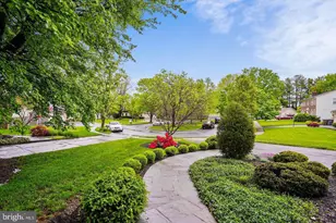 6 Crestview Ct, Potomac, MD 20854 - Photo 2