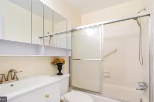 10284 Arizona Cir, Bethesda, MD 20817 - Photo 6