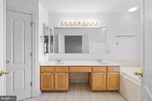 10551 Tuckerman Heights Cir, North Bethesda, MD 20852 - Photo 24