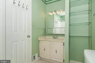 11400 Dorchester Ln, Rockville, MD 20852 - Photo 32
