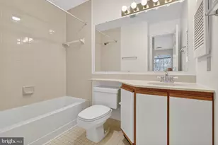 5715 Chapman Mill Dr, Rockville, MD 20852 - Photo 10