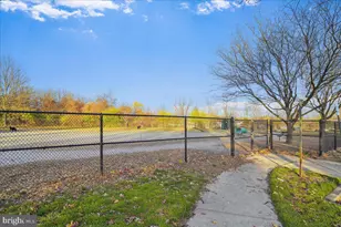 801 Pleasant Dr, Rockville, MD 20850 - Photo 38