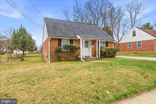 1105 Edmonston Dr, Rockville, MD 20851 - Photo 2