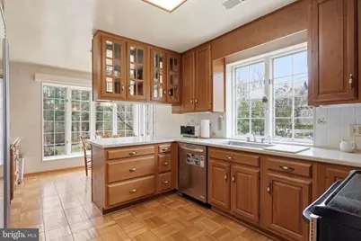 9010 Bradgrove, Bethesda, MD 20817 - Photo 8