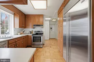 9010 Bradgrove, Bethesda, MD 20817 - Photo 10