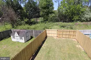 18365 Honeylocust Cir, Gaithersburg, MD 20879 - Photo 10