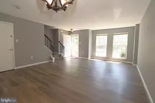 18365 Honeylocust Cir, Gaithersburg, MD 20879 - Photo 2