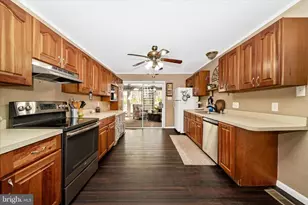 15211 Avery Rd, Rockville, MD 20855 - Photo 18