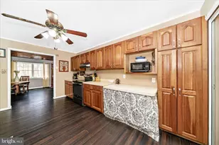 15211 Avery Rd, Rockville, MD 20855 - Photo 16