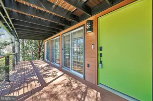 929 Farm Haven Dr, Rockville, MD 20852 - Photo 2