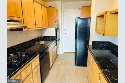 10401 Grosvenor Place #1414, Rockville, MD 20852 - Photo 2