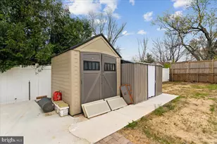 1405 Matthews Dr, Rockville, MD 20851 - Photo 30