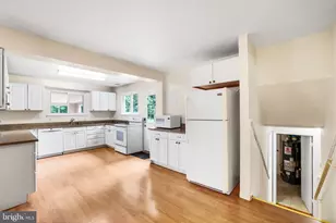 6928 Winterberry Ln, Bethesda, MD 20817 - Photo 10