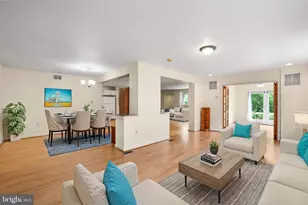 6928 Winterberry Ln, Bethesda, MD 20817 - Photo 2