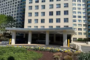 10401 Grosvenor Pl, Rockville, MD 20852 - Photo 2