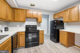 11419 Commonwealth Dr, Rockville, MD 20852 - Photo 10