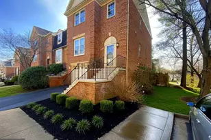 10101 Galsworthy Pl, Bethesda, MD 20817 - Photo 2