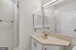 5804 Inman Park Cir, Rockville, MD 20852 - Photo 10