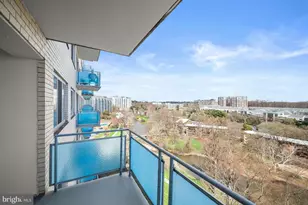 10201 Grosvenor Pl, Rockville, MD 20852 - Photo 10