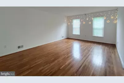 8835 Tuckerman Lane, Potomac, MD 20854 - Photo 4